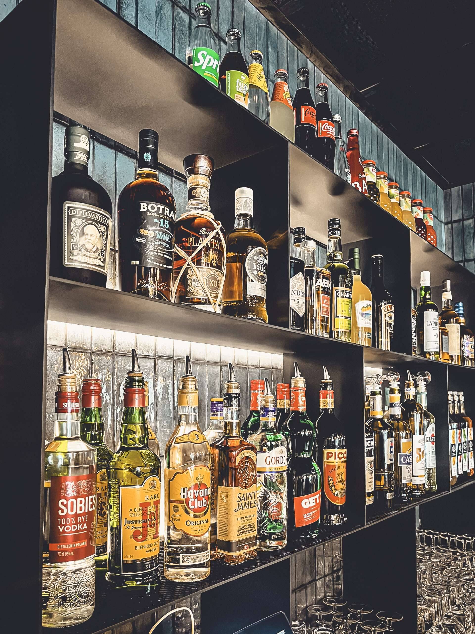 Bandeau Led Bar Réalisation RB-elec après rénovation électrique Bar la cantine de thones